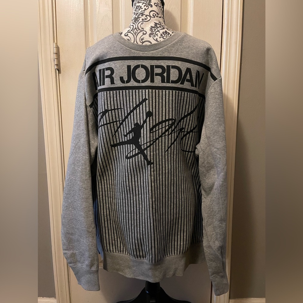 Air Jordan Flight Jumpman crewneck sweatshirt.